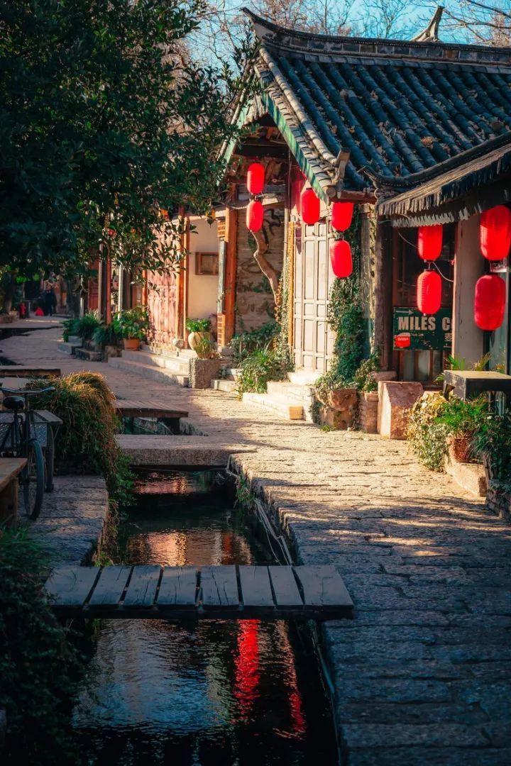 地铁17号线职工 在寒风中守护乘客安全出行